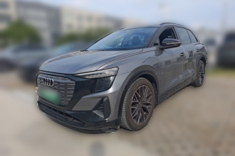 奥迪Q5 e-tron 2022款 40 e-tron 星耀型 机甲套装