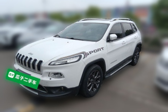 Jeep 自由光 2020款 2.0L 两驱经典运动版