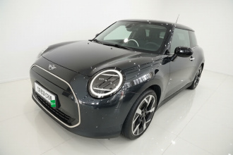 电动MINI COOPER 2024款 452km COOPER SE 艺术家