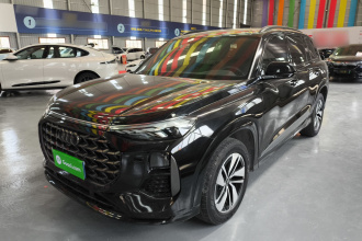 奥迪Q6 2023款 40 TFSI quattro 观云型 Light 飞骑套装