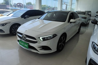奔驰A级 2022款 A 200 L 运动轿车时尚型