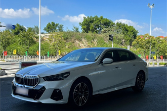 宝马5系 2025款 530Li 领先型 M运动套装