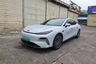 吉利银河 银河星耀8 2025款 130km EM-i 旗舰版