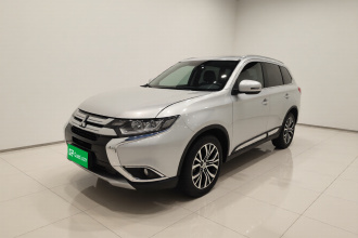 三菱 欧蓝德 2016款 2.4L 四驱精英版 5座