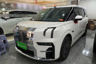 极氪009 2024款 六座行政版四驱 108kWh