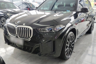 宝马X5 2023款 xDrive 40Li M运动曜夜套装