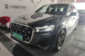 奥迪Q7 2025款 55 TFSI quattro S line运动型