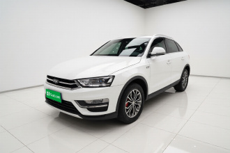 众泰SR7 2017款 1.5T CVT魔方之心版