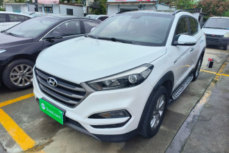 现代 途胜 2015款 1.6T 双离合两驱智能型