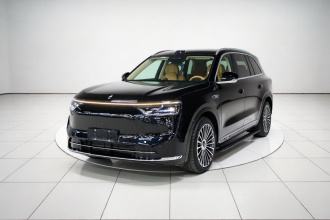 鸿蒙智行 问界M8 2025款 增程 Ultra版 53.4kWh 6座版 (192线激光雷达）