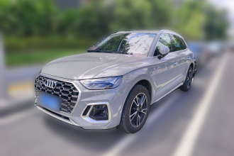 奥迪Q5L 2025款 40 TFSI 时尚动感型