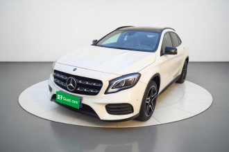 奔驰GLA 2018款 GLA 220 4MATIC 运动型