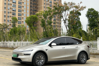 特斯拉 Model Y L 2025款 长续航全轮驱动版