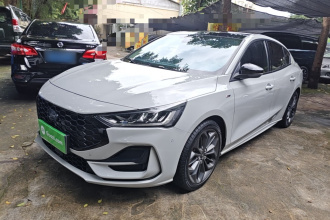 福特 福克斯 2022款 三厢 EcoBoost 180 自动ST Line