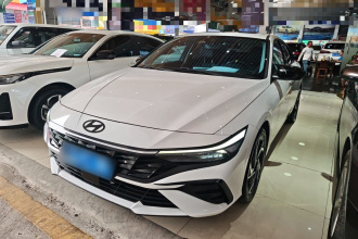 现代 伊兰特 2023款 1.5L CVT LUX尊贵版