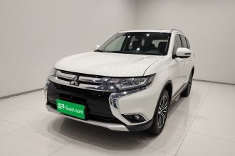 三菱 欧蓝德 2017款 2.0L 两驱荣耀版 5座