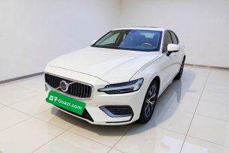 沃尔沃S60 2023款 B4 智逸豪华版