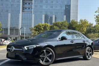 奔驰A级 2022款 改款三 A 200 L 运动轿车时尚型