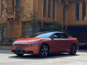 领克Z10 2024款 95kWh 702km四驱智驾Ultra