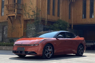 领克Z10 2024款 95kWh 702km四驱智驾Ultra