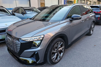 奥迪Q5 e-tron 2022款 40 e-tron 星耀型 机甲套装 逐日版