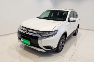 三菱 欧蓝德 2018款 2.0L 两驱荣耀版 5座