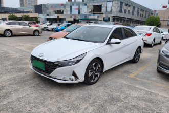 现代 伊兰特 2022款 1.5L CVT LUX尊贵版