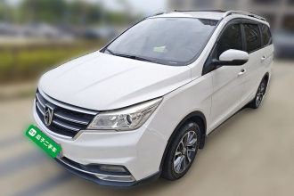 宝骏730 2019款 1.5L 手动时尚型 7座 国V