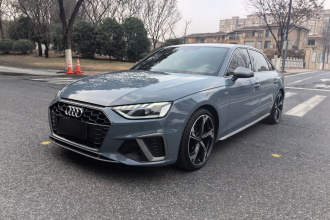 奥迪A4L 2022款 40 TFSI quattro RS套件燃速型