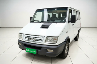 依维柯得意 2017款 2.5T A35客车低顶5-7座47Z5