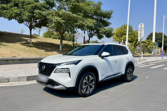 日产 奇骏 2023款 e-POWER 超混双电机四驱豪华版