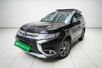 三菱 欧蓝德 2016款 2.4L 四驱精英版 5座