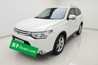 三菱 欧蓝德(进口) 2014款 2.4L 四驱豪华超值版 5座