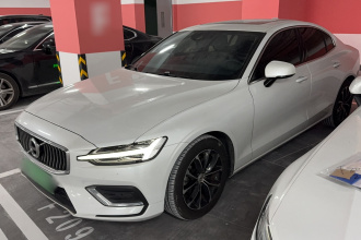 沃尔沃S60 2021款 T4 智逸豪华版