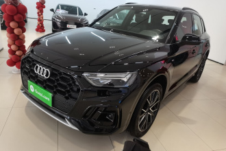 奥迪Q5L 2025款 45周年典藏版 45 TFSI 豪华动感型