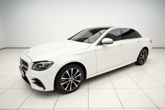 奔驰E级新能源 2022款 E 350 e L 插电式混合动力运动轿车