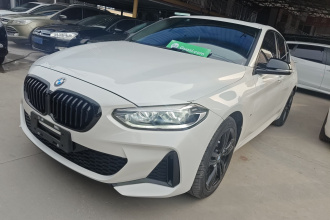 宝马1系 2022款 125i M运动曜夜版