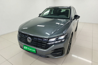 大众 途锐 2022款 3.0TSI 锐享版 曜黑运动套装