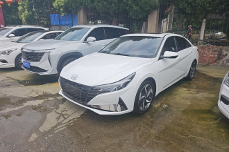 现代 伊兰特 2021款 1.5L CVT LUX尊贵版