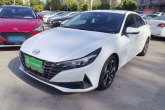 现代 伊兰特 2022款 1.5L CVT LUX尊贵版