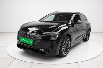 奥迪Q5 e-tron 2022款 40 e-tron 星耀型 机甲套装