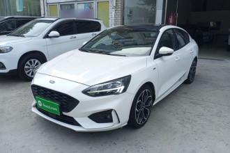 福特 福克斯 2020款 三厢 EcoBoost 180 自动ST Line