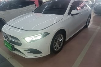 奔驰A级 2022款 A 200 L 运动轿车时尚型