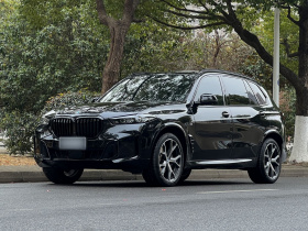宝马X5 2023款 xDrive 30Li 尊享型M运动曜夜套装