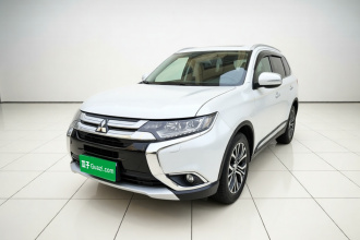 三菱 欧蓝德(进口) 2016款 2.4L 四驱精英版 5座