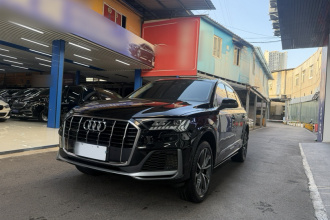 奥迪Q7 2023款 55 TFSI quattro S line运动型