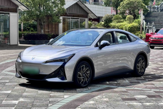ARCFOX极狐 极狐 阿尔法S5 2025款 改款 560PRO 185kW