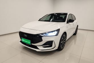 福特 福克斯 2022款 两厢 EcoBoost 180 自动ST Line