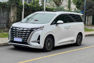 腾势D9 2022款 DM-i 970 四驱旗舰型