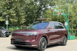 鸿蒙智行 问界M8 2025款 增程 Ultra版 53.4kWh 5座版 (192线激光雷达）